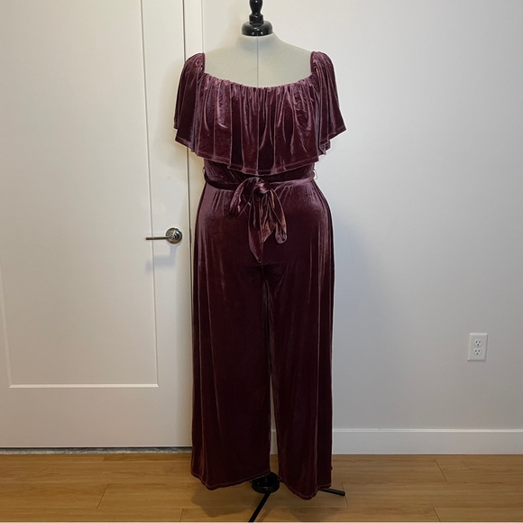 Eloquii Elements | 24 | Velvet Jumpsuit - Picture 1 of 9